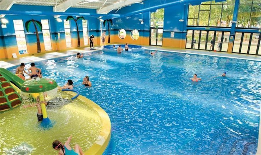 北安普敦 Billing Aquadrome酒店 外观 照片